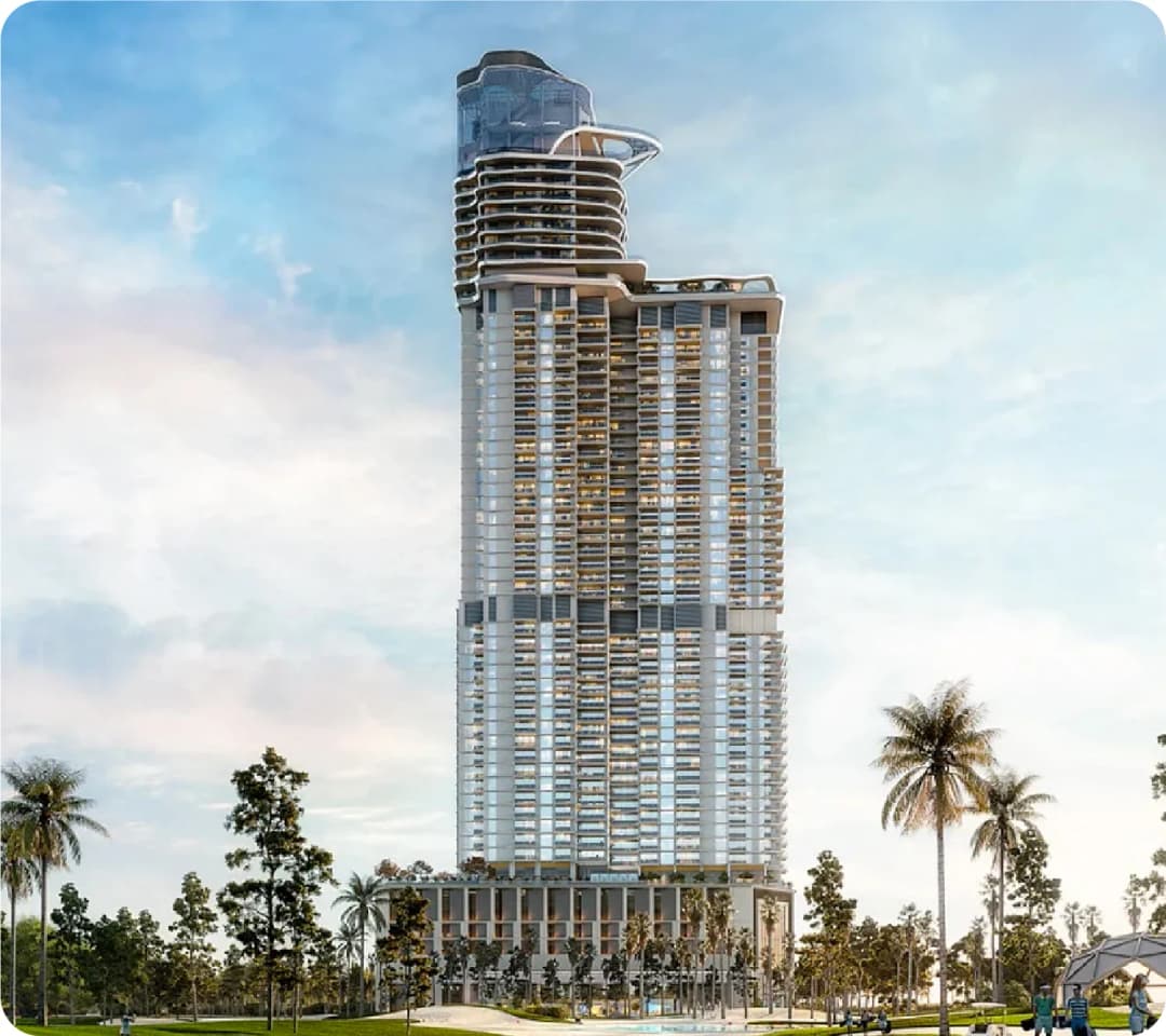 ناطحة سحاب حديثة بتصميم زجاجي ومساحات خضراء
