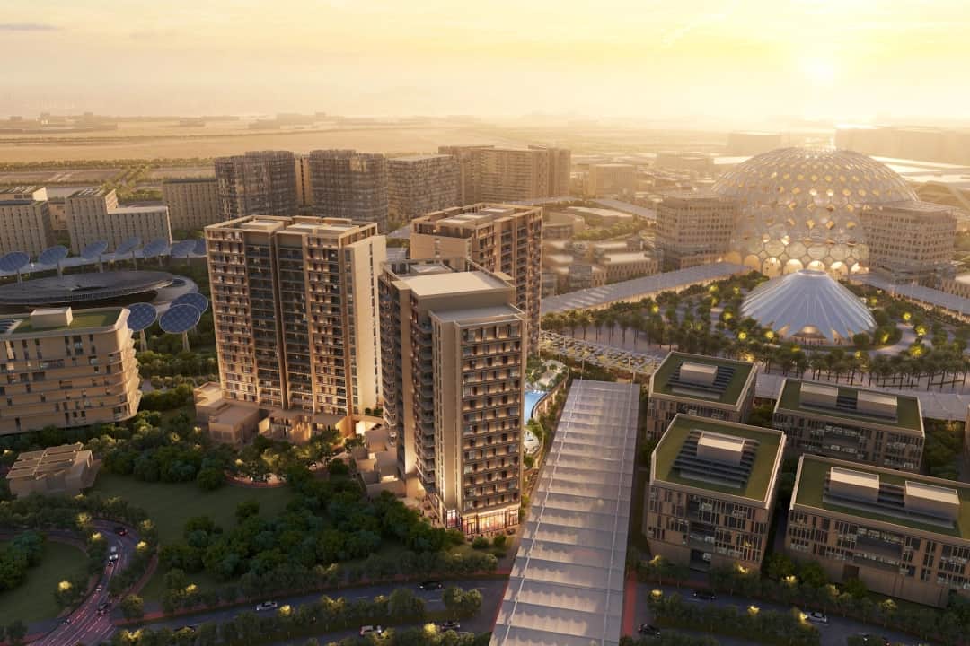 منظر غروب الشمس لأبراج سكنية بالقرب من إكسبو 2020 دبي