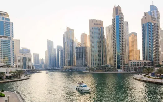 Pros and cons of living in Dubai