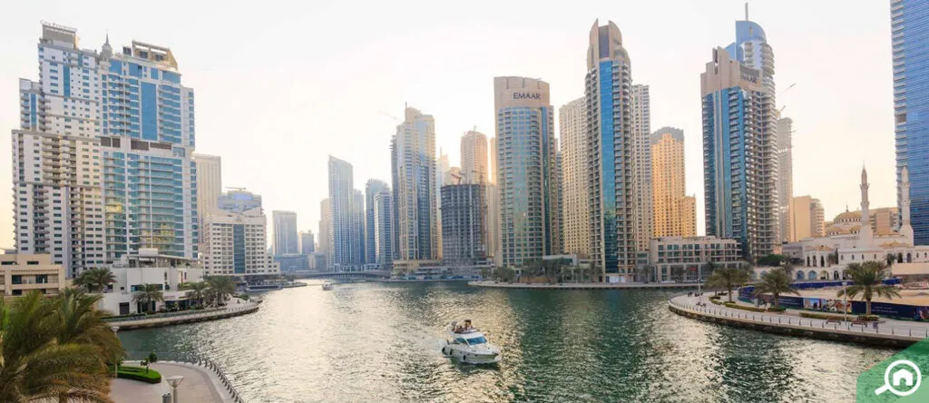 Pros and cons of living in Dubai